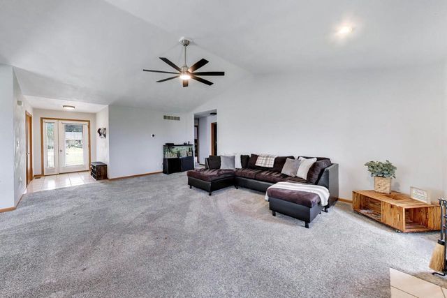 528 Valencia DRIVE, Delavan, WI 53115