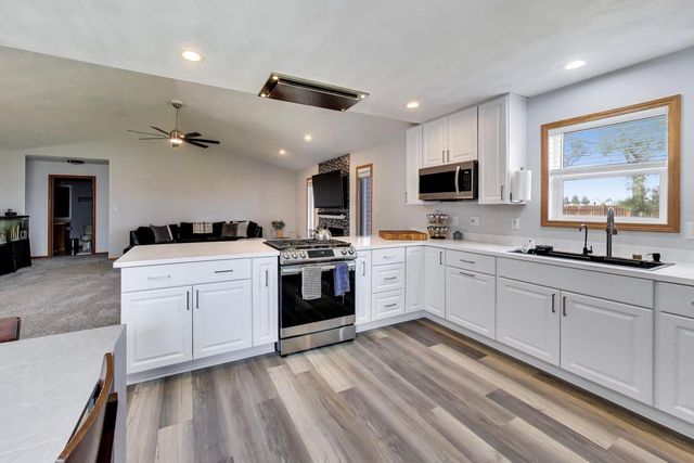 528 Valencia DRIVE, Delavan, WI 53115