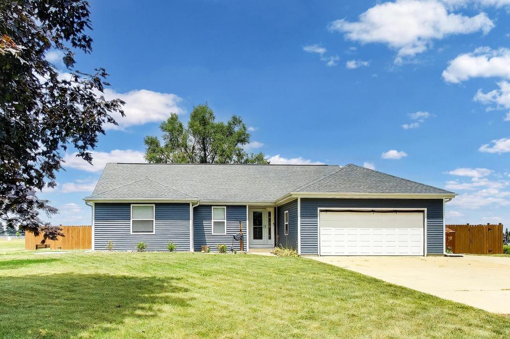 528 Valencia DRIVE, Delavan, WI 53115