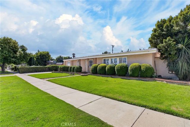 19448 Blythe, Reseda, CA 91335