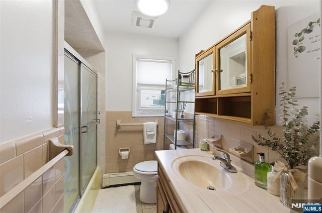 312 6th Street, Palisades Park, NJ 07650