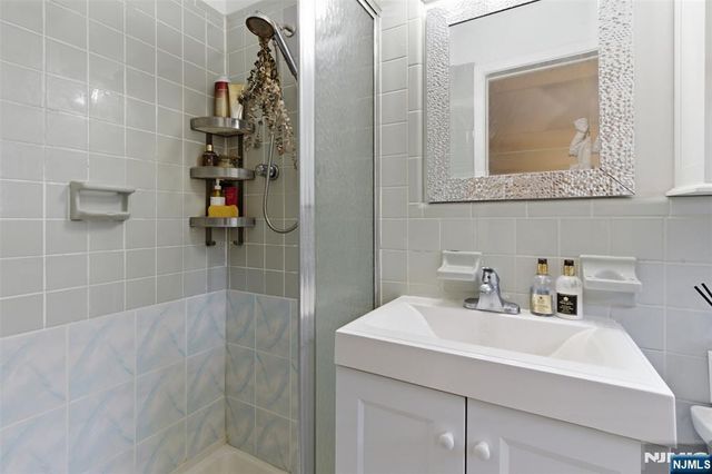 312 6th Street, Palisades Park, NJ 07650