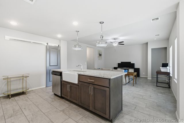 7312 S Indianwood Avenue, Broken Arrow, OK 74011