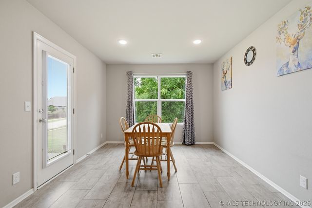 7312 S Indianwood Avenue, Broken Arrow, OK 74011