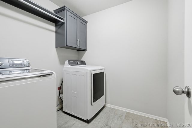 7312 S Indianwood Avenue, Broken Arrow, OK 74011