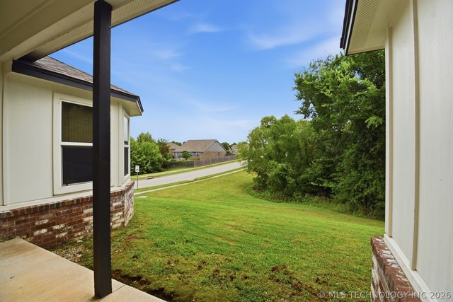 7312 S Indianwood Avenue, Broken Arrow, OK 74011