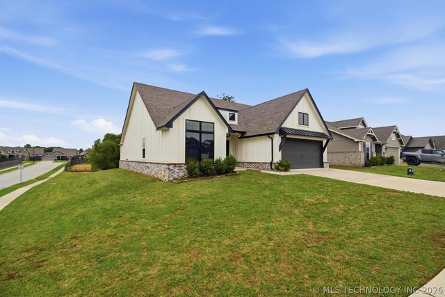 7312 S Indianwood Avenue, Broken Arrow, OK 74011