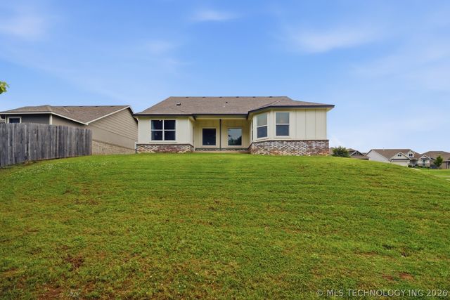7312 S Indianwood Avenue, Broken Arrow, OK 74011