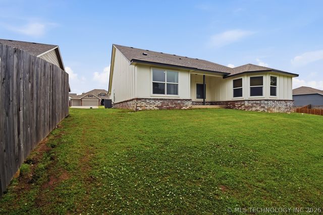 7312 S Indianwood Avenue, Broken Arrow, OK 74011