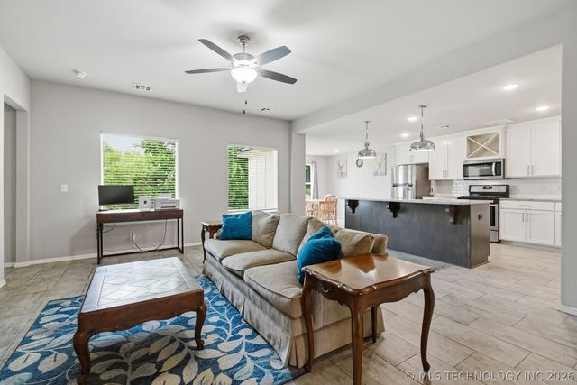 7312 S Indianwood Avenue, Broken Arrow, OK 74011