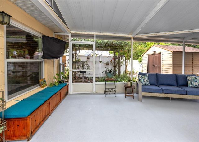 6412 N WOODLYNNE AVENUE, Tampa, FL 33614