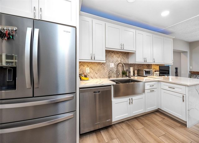 6412 N WOODLYNNE AVENUE, Tampa, FL 33614