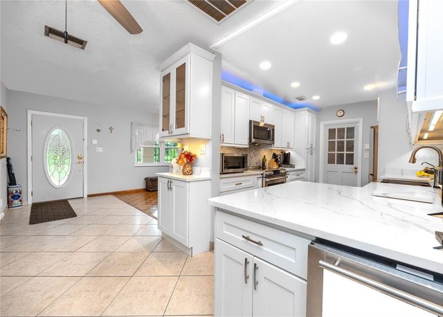 6412 N WOODLYNNE AVENUE, Tampa, FL 33614