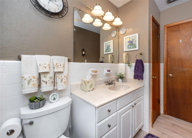 6412 N WOODLYNNE AVENUE, Tampa, FL 33614