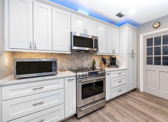 6412 N WOODLYNNE AVENUE, Tampa, FL 33614