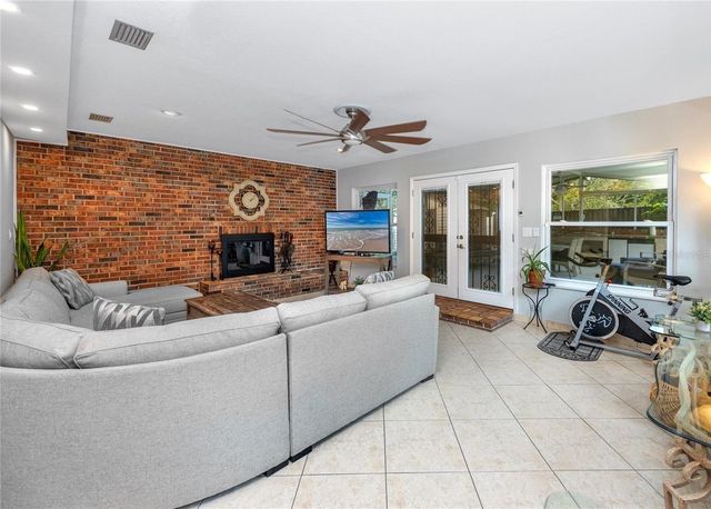 6412 N WOODLYNNE AVENUE, Tampa, FL 33614