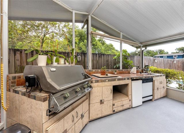 6412 N WOODLYNNE AVENUE, Tampa, FL 33614