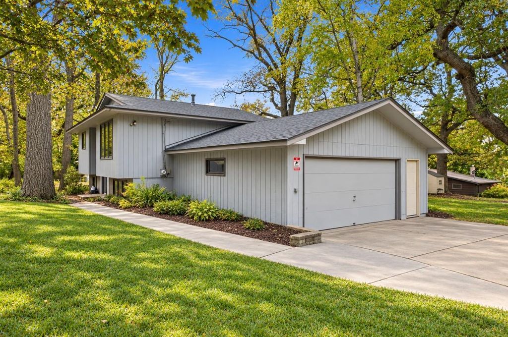 521 Warner Avenue S, Willernie, MN 55090 — photo 3