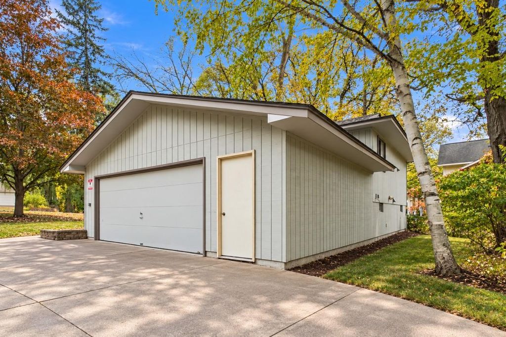 521 Warner Avenue S, Willernie, MN 55090 — photo 4