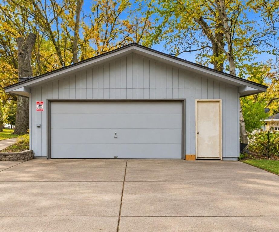521 Warner Avenue S, Willernie, MN 55090 — photo 5