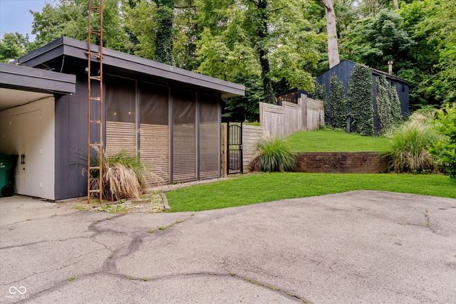 701 Hawthorn Road, New Castle, IN 47362