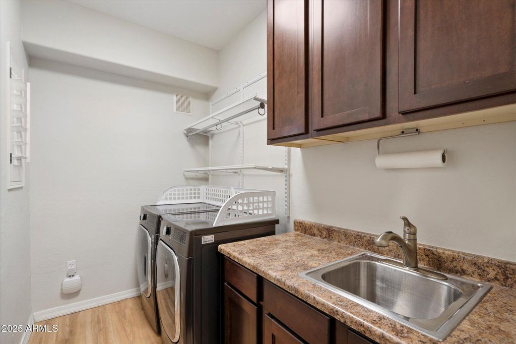Image 16 of property listing at 3935 E Rough Rider Road 1034, Phoenix, AZ 85050