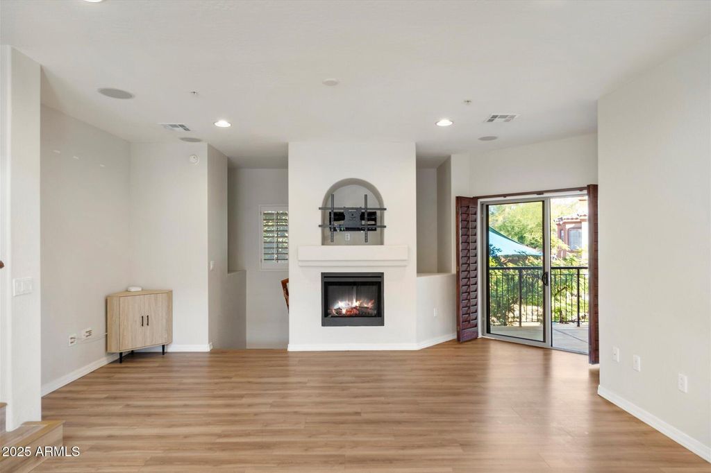 Image 2 of property listing at 3935 E Rough Rider Road 1034, Phoenix, AZ 85050