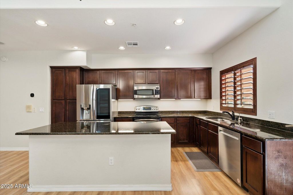 Image 4 of property listing at 3935 E Rough Rider Road 1034, Phoenix, AZ 85050
