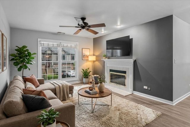 1458 Whitespire Court, Naperville, IL 60565