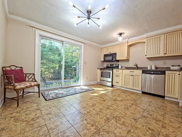 300 Falmouth Rd 18E, Mashpee, MA 02649
