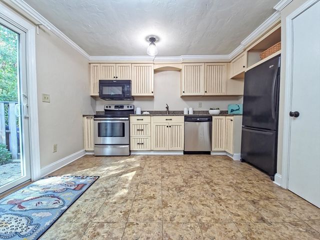 300 Falmouth Rd 18E, Mashpee, MA 02649