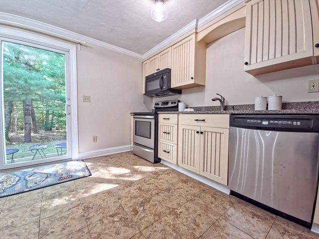 300 Falmouth Rd 18E, Mashpee, MA 02649