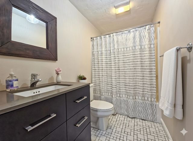 300 Falmouth Rd 18E, Mashpee, MA 02649