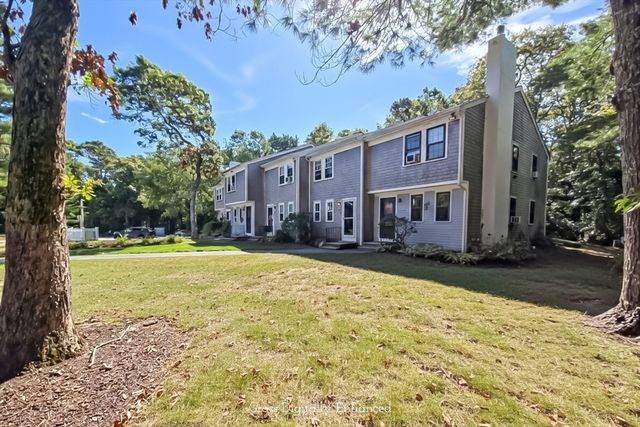 300 Falmouth Rd 18E, Mashpee, MA 02649