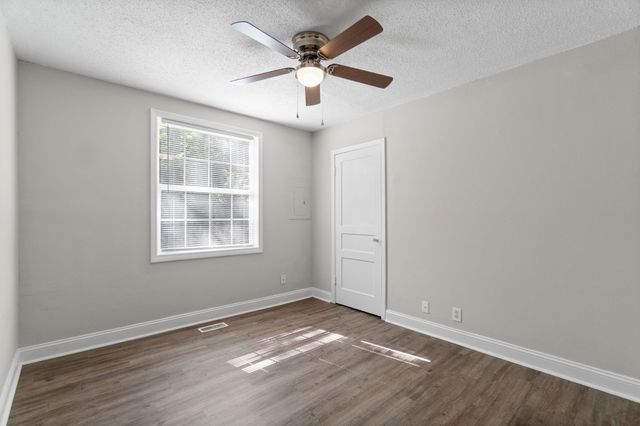 928 Woody Hills Dr, Clarksville, TN 37040