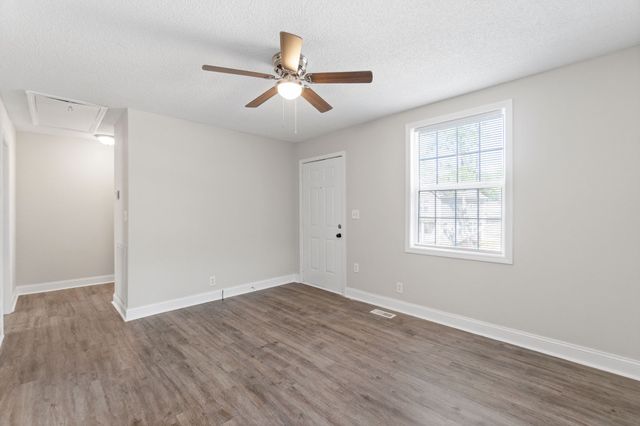 928 Woody Hills Dr, Clarksville, TN 37040