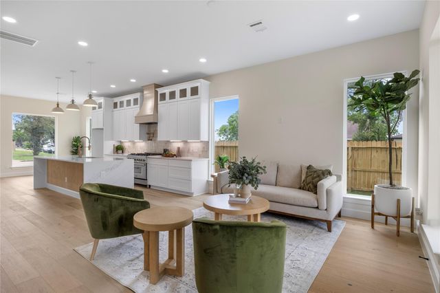 8646 Alcott Drive, Houston, TX 77080