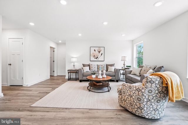 239 MONROE AVE, Ranson, WV 25438