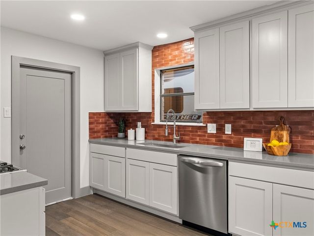 14 Country Club Circle, New Braunfels, TX 78130