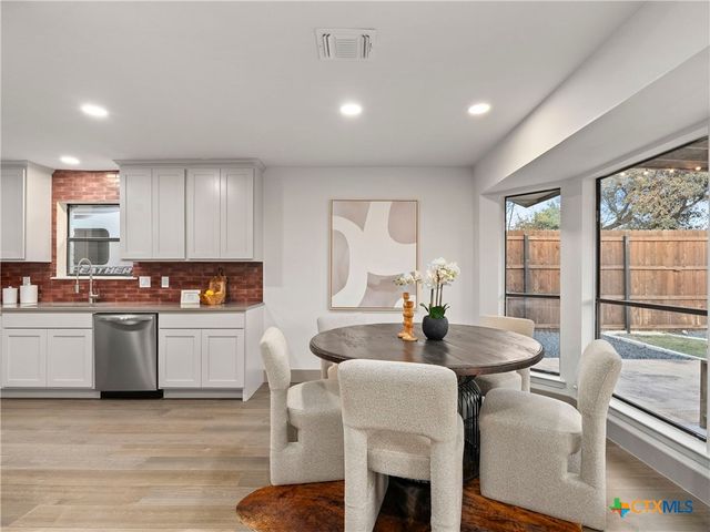 14 Country Club Circle, New Braunfels, TX 78130