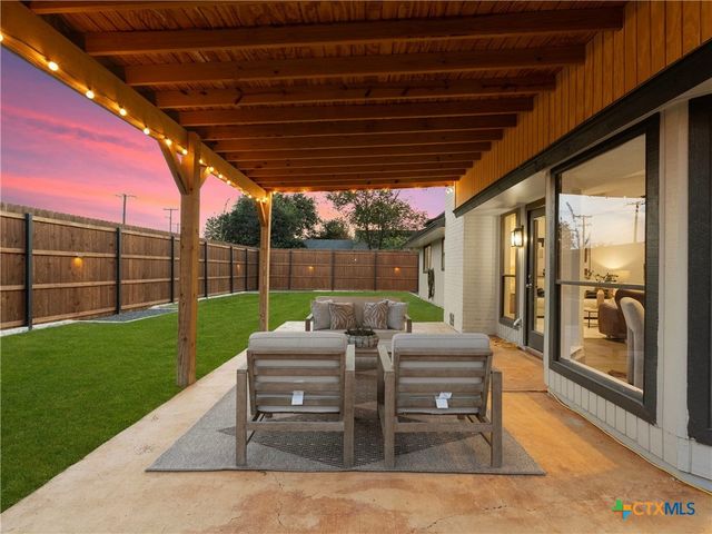 14 Country Club Circle, New Braunfels, TX 78130