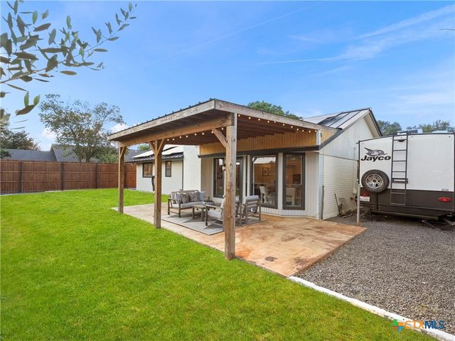 14 Country Club Circle, New Braunfels, TX 78130