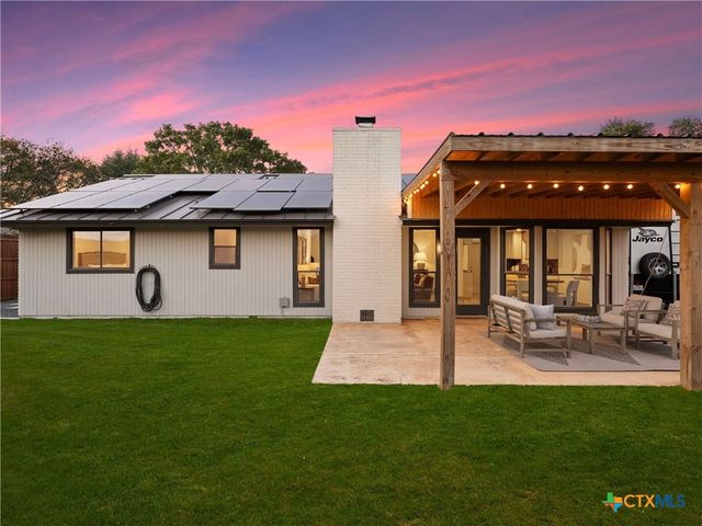 14 Country Club Circle, New Braunfels, TX 78130