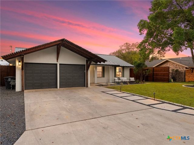 14 Country Club Circle, New Braunfels, TX 78130