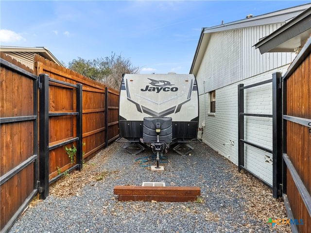 14 Country Club Circle, New Braunfels, TX 78130