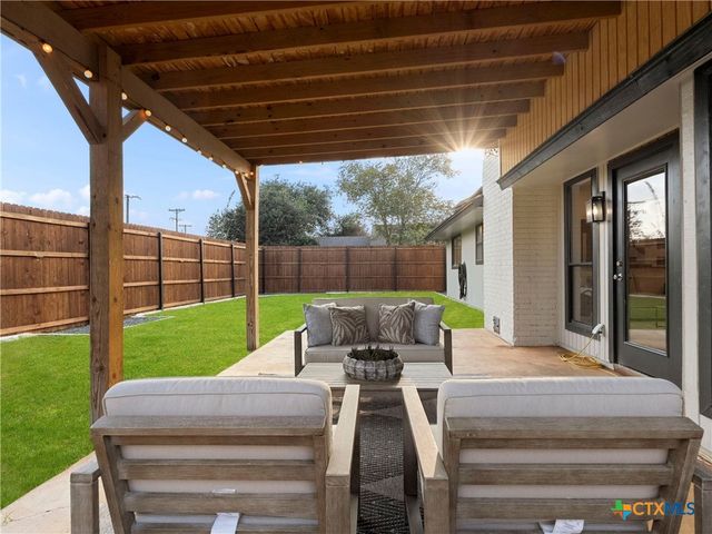 14 Country Club Circle, New Braunfels, TX 78130