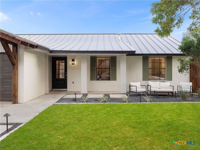 14 Country Club Circle, New Braunfels, TX 78130