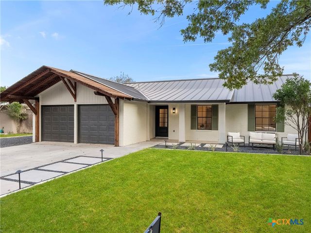 14 Country Club Circle, New Braunfels, TX 78130