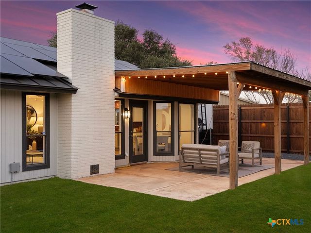 14 Country Club Circle, New Braunfels, TX 78130