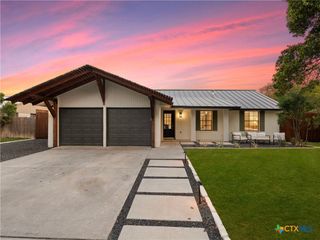 14 Country Club Circle, New Braunfels, TX 78130